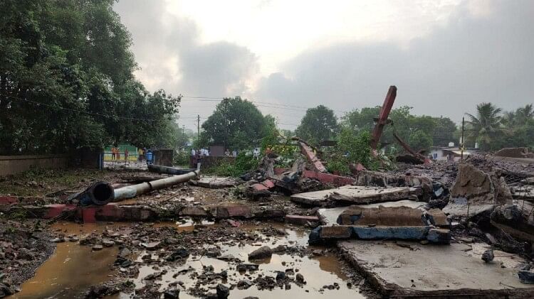 Chhattisgarh: भिलाई में अचानक ध्वस्त हुई पानी की टंकी, मेंटेनेंस ऑफिस का एक हिस्सा हुआ क्षतिग्रस्त