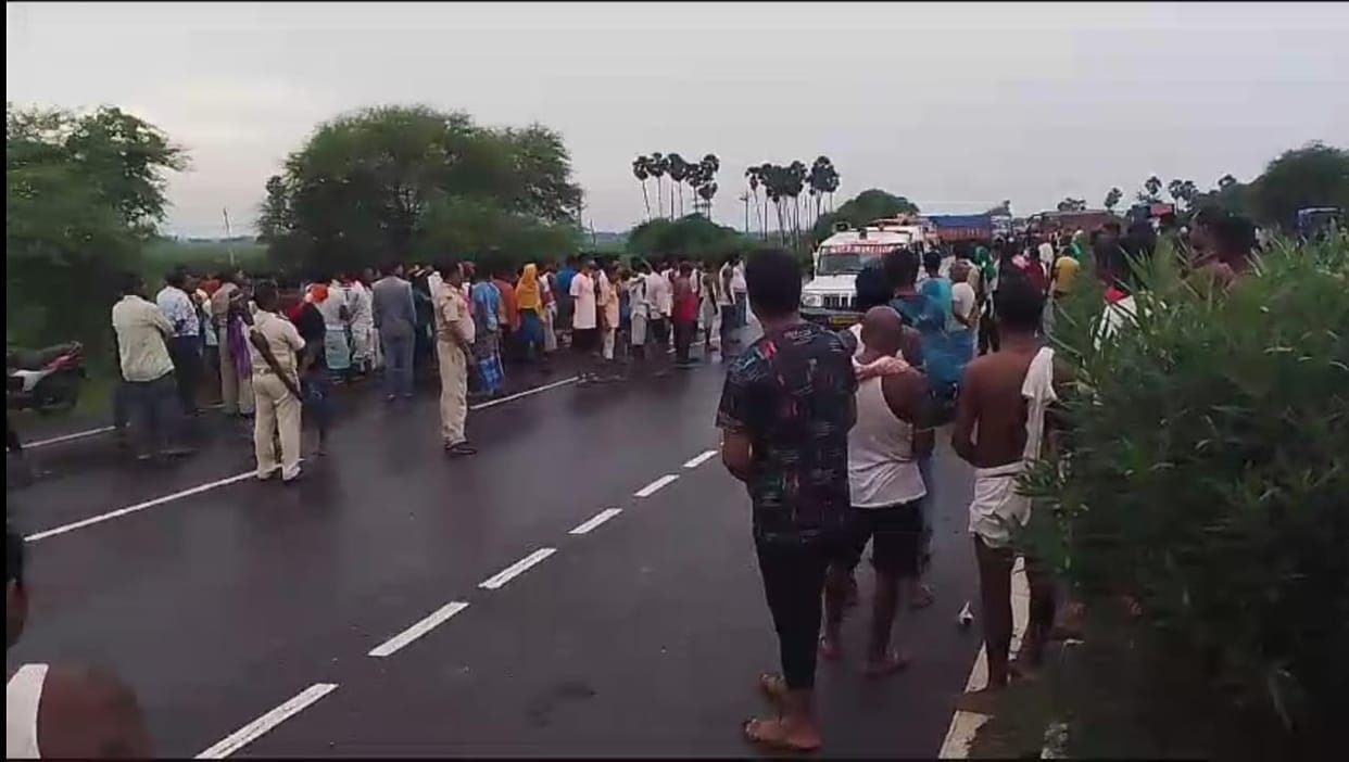 Accident today on patna bakhtiyarpur four lane toll road, Krishna Niketan Patna Fortuner killed bike rider