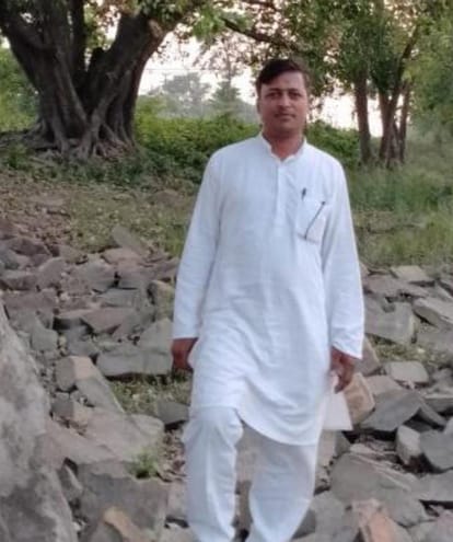Azamgarh: राजेश आजाद के ससुराल पर भी एनआईए का छापा, कागज के कुछ टुकड़े साथ ले गई टीम Azamgarh: NIA raids Rajesh Azad's in-laws' house, team takes away some pieces of paper