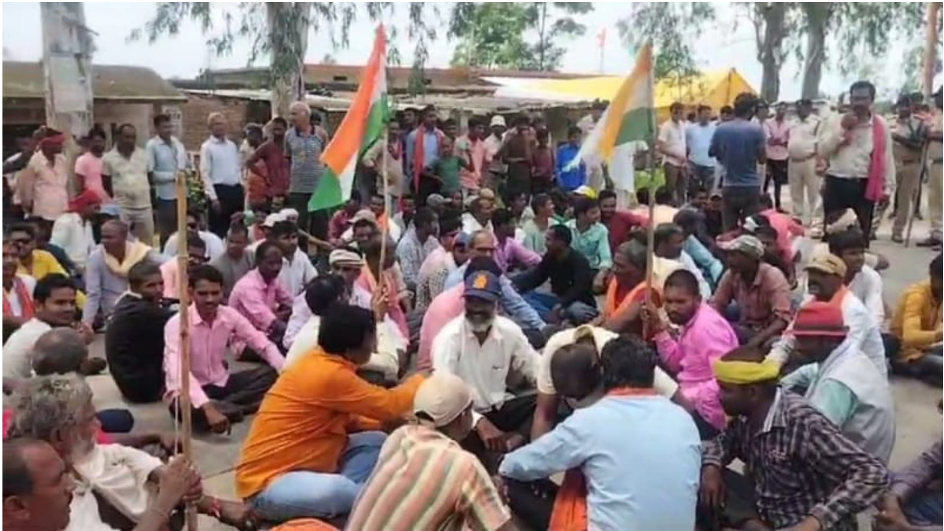 बिजली संकट से परेशान ग्रामीणों ने हाईवे जाम किया