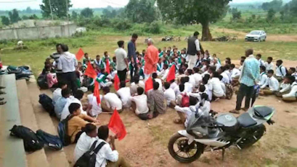 In Umaria, students locked the principal in the school on Teacher's Day