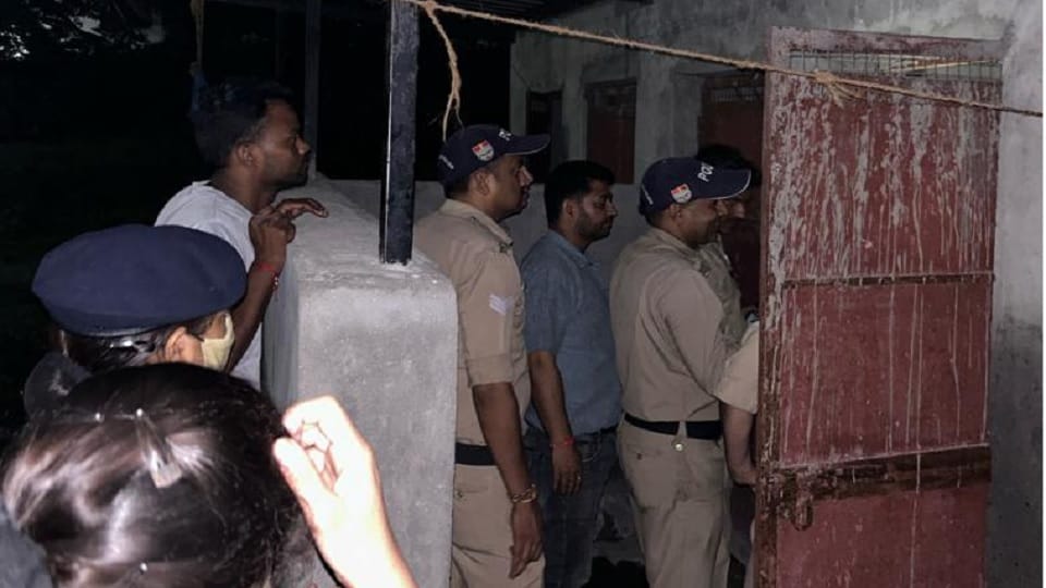 employee on hunger strike locked himself in the bathroom