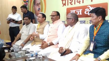 Deputy CM Minister Brijesh Pathak address election lessons to BJP corporators in Bareilly