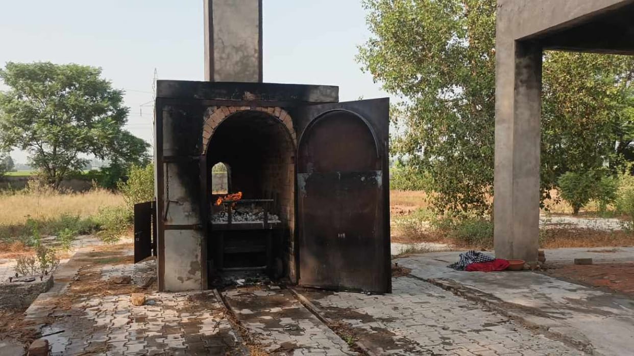 Police raised dead body of a girl from funeral in Fatehabad