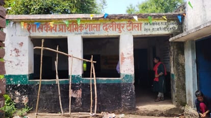 Government school dilapidated in Dalipur Tola of Katni children studying in rented room
