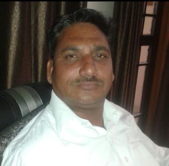 Gwalior News: Due to family tension, a person shot himself while sitting in the car, died