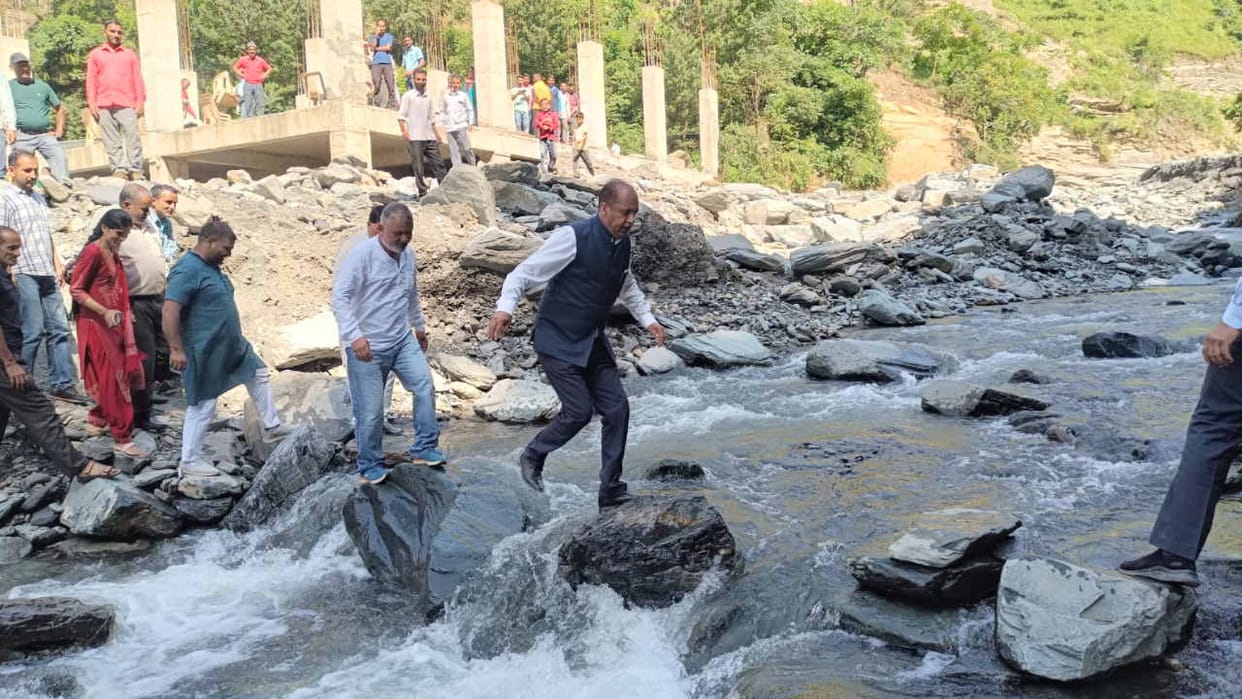Jairam Thakur said Government should focus on restoration of roads, electricity and water