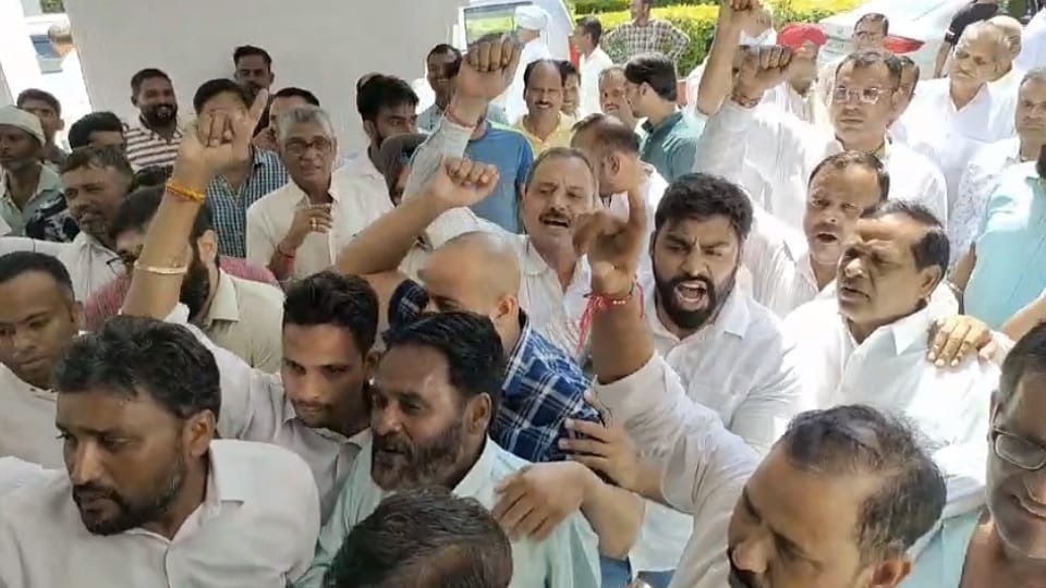 Ruckus in Haryana Congress, Congressmen clashed over not being invited to organization formation meeting