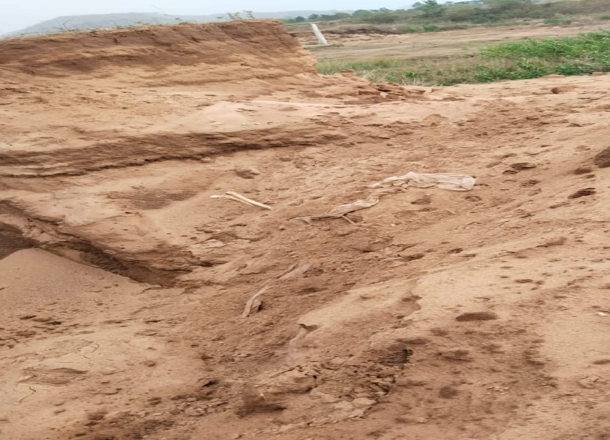 Mining mafia doing illegal mining on land adjacent to crematorium in Kanker