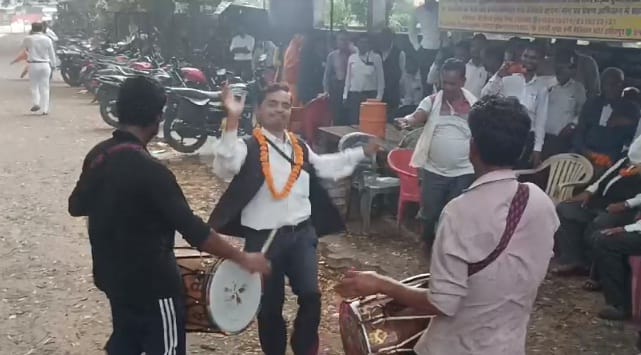 District Judge transferred, sweets distributed, Advocates danced fiercely, know what is the reason