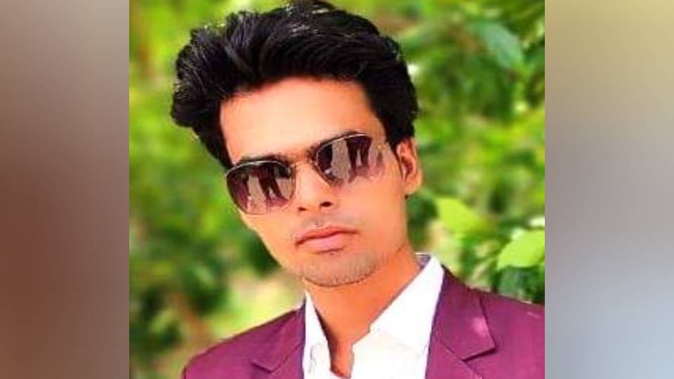 young man riding bike was killed by bull attack while condition of companion is critical In Kasganj