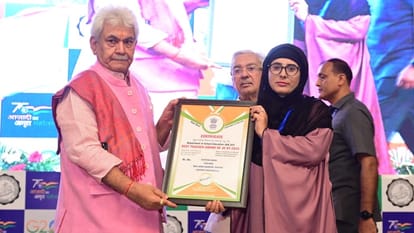 Teacher Day: LG manoj Sinha Honours Award Winning Teachers in srinagar