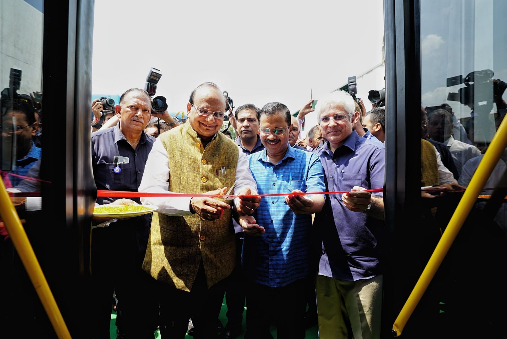 Lt Governor VK Saxena and CM Arvind Kejriwal flags off 400 Electric Buses in Delhi