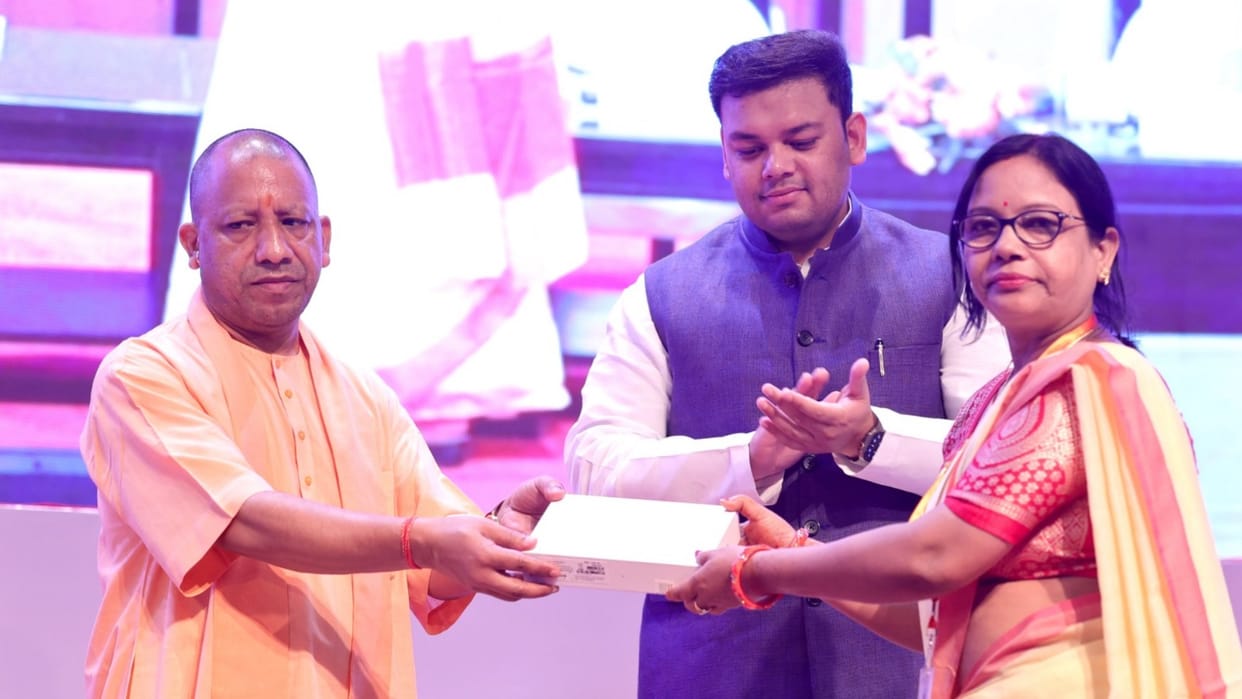 CM Yogi Adityanath will distribute tablets to teachers on teachers day.