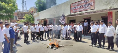 Outrage over lathicharge: State-wide strike by lawyers, thousands of cases stuck in courts, protest continues