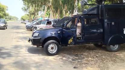 मौके पर पुलिस तैनात