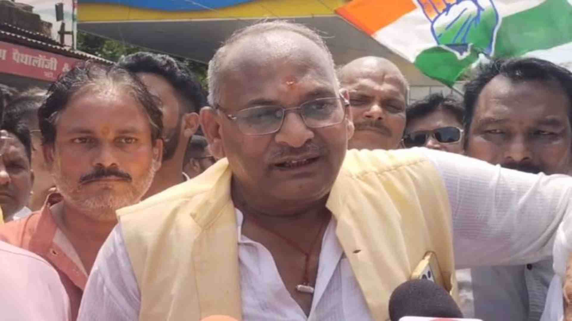 मामले की जानकारी देते विधायक शशांक भार्गव।