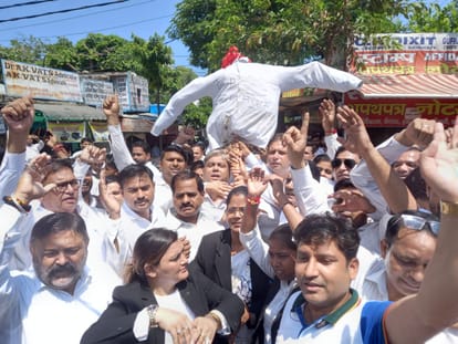 Outrage over lathicharge: State-wide strike by lawyers, thousands of cases stuck in courts, protest continues