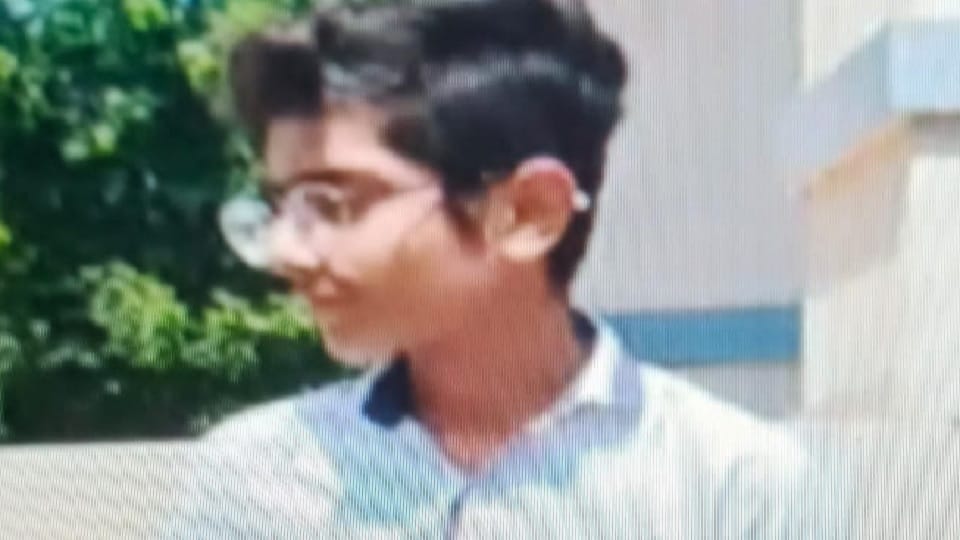Two class 10th students riding Activa fell on road In panipat, one died being hit by wheel of bus