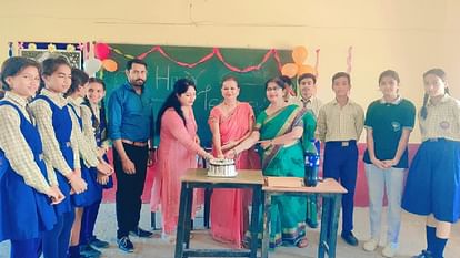 Teachers' Day: गुरुजनों का सम्मान, बढ़ रहा शिष्यों का मान, डॉ. सर्वपल्ली राधाकृष्णन को किया याद Remembered Dr. Sarvepalli Radhakrishnan on Teacher's Day