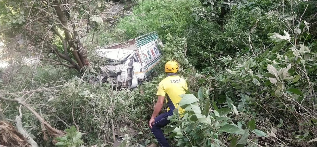 Dehradun Accident News Pickup vehicle going from Vikasnagar to Tuni fell into ditch driver died