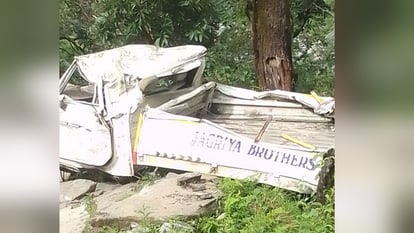 Uttarakhand: बागेश्वर में दर्दनाक हादसा, पतियासार के पास खाई में गिरा कैंपर वाहन, तीन लोगों की मौके पर मौत Uttarakhand Accident News Pickup vehicle Fell into ditch in Bageshwar Many People death Information