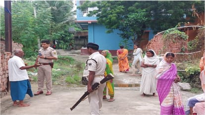 Nalanda: RCP के रिश्तेदार को मारी गोली, पांच आरोपियों में से दो गिरफ्तार, पुलिस जुटी फरार आरोपियों की तलाश में Nalanda RCPs relative shot two out of five accused arrested police searching for absconding accused