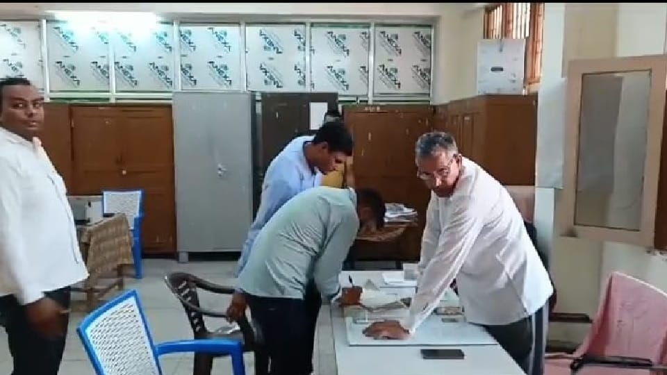 CM Flying raid Mini Secretariat offices In Mahendragarh, 15 employees found absent in 3 offices