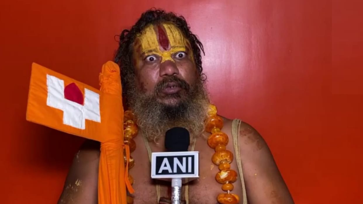 Ayodhya Seer Paramhans Acharya reiterates his death threat to TN Minister Undayanishi Stalin.