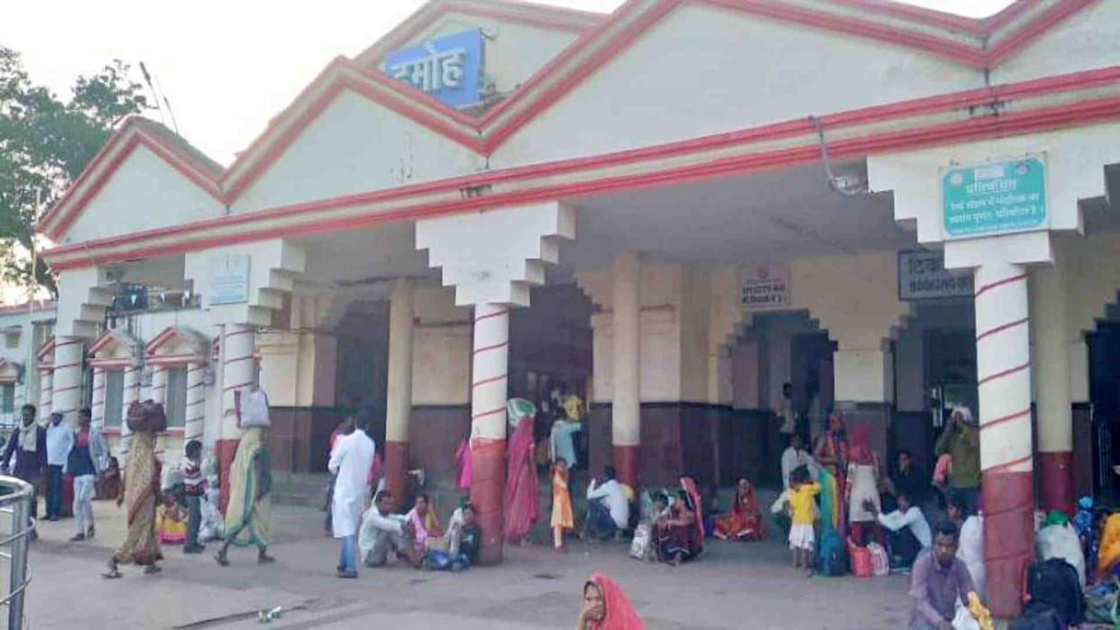 Passengers getting upset due to cancellation of Bhopal Bilaspur Express train