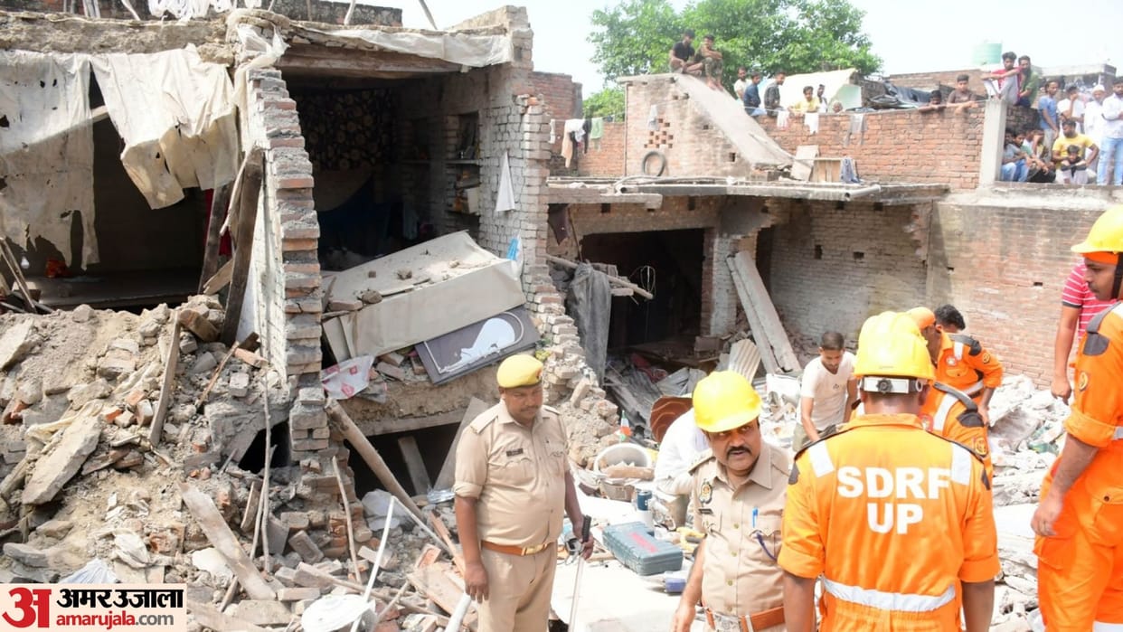 Three storey building collapsed in Barabanki everyone was shaken by loud explosion late at night