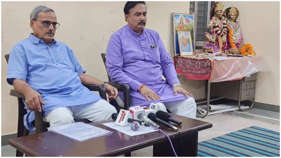 VHP regional minister Suresh Upadhyay attacked Udhayanidhi Stalin