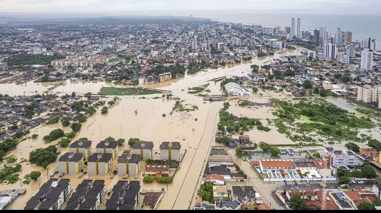 Brazil: ब्राजील में चक्रवात से बिगड़े हालात, 24 घंटे में 300 मिमी हुई बारिश, 21 की मौत, बाढ़ का खतरा और बढ़ा