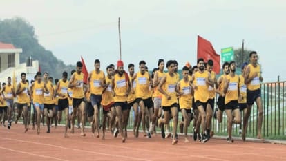 Agniveer Recruitment Rally: लुहणू मैदान में अग्निवीर भर्ती रैली, मेडिकल टेस्ट में 1300 में से सिर्फ 600 ही पास Agniveer Recruitment Rally: Only 600 out of 1300 passed the medical test.