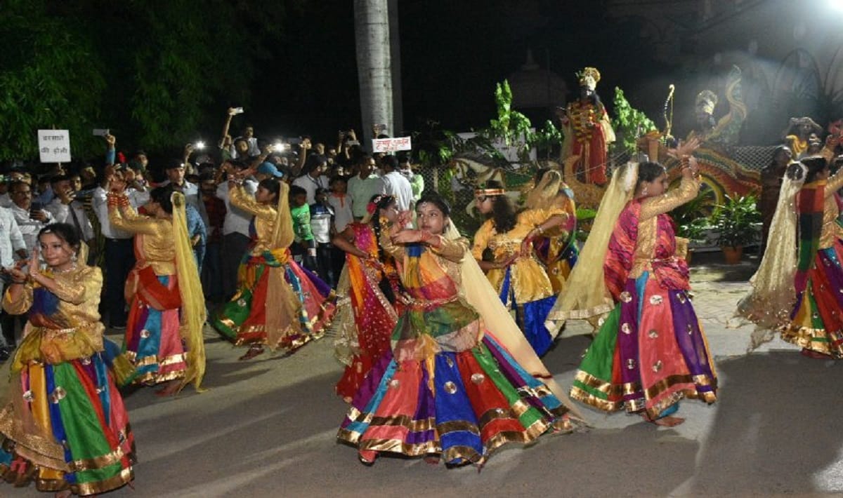 Janmashtami Tableau decorated from Krishna Bal Leela to Rasleela in BHU campus see photos