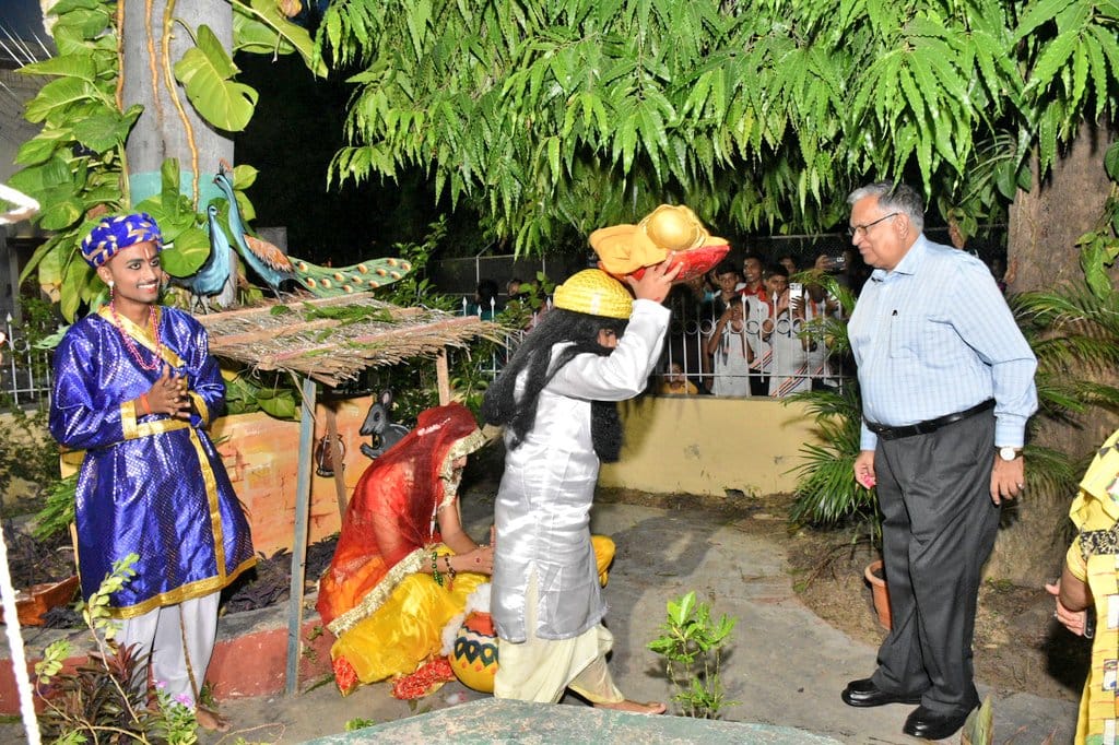 Janmashtami Tableau decorated from Krishna Bal Leela to Rasleela in BHU campus see photos