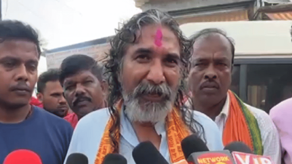 Former BJP MLA Bhojraj Nag has given a controversial statement against Rahul Gandhi.
