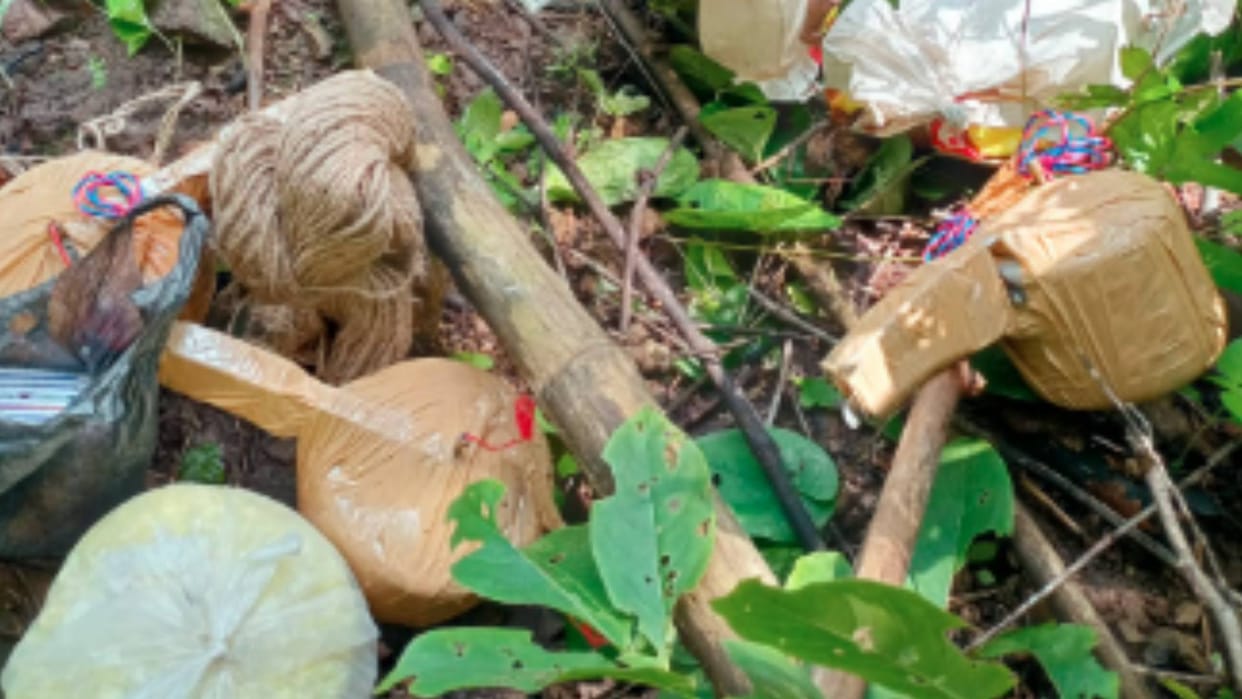 Explosives found in Chauriya Chilaura forest of Balaghat, Naxalites had hidden them to attack the police.