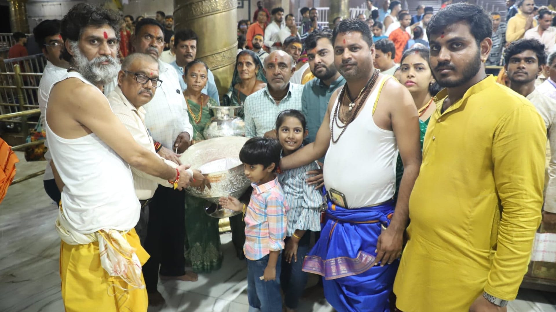 devotee from Ahmedabad presented a silver Abhishek Patra-Gangal to Mahakal