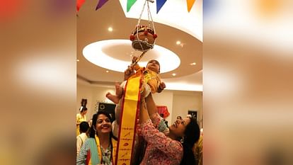 Janmashtami: देवभूमि में कान्हा के जन्मोत्सव की धूम, कृष्ण लीलाओं ने मोहा मन, देखें उल्लास से भरी तस्वीरें Krishna Janmashtami 2023 celebration in Uttarakhand Dehradun News in Hindi Photos