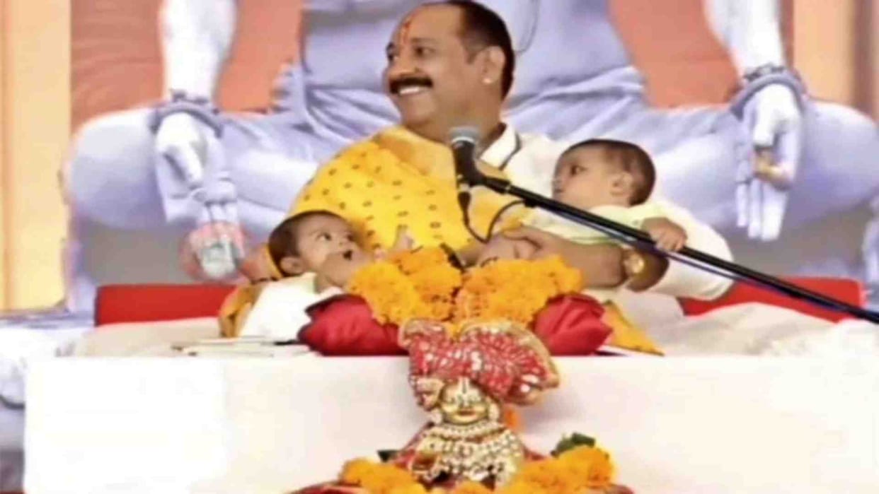 In Chhindwara, a woman reached Pradeep Mishra's story with twins