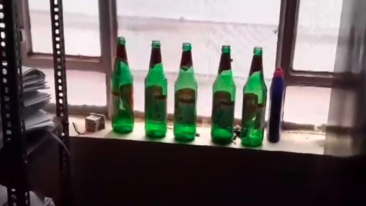 Jhunjhunu News Beer bottles found in the room of Bissau Tehsil office Tehsil said to take action