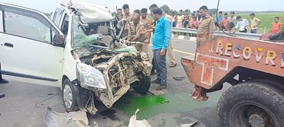 Kannauj Accident:एक्सप्रेसवे पर ट्रैक्टर-ट्रॉली के पीछे कार टकराई, दो लोगों  की मौत...नहीं हो सकी है शिनाख्त - Kannauj Accident, Car Collided Behind A Tractor  Trolley On The ...