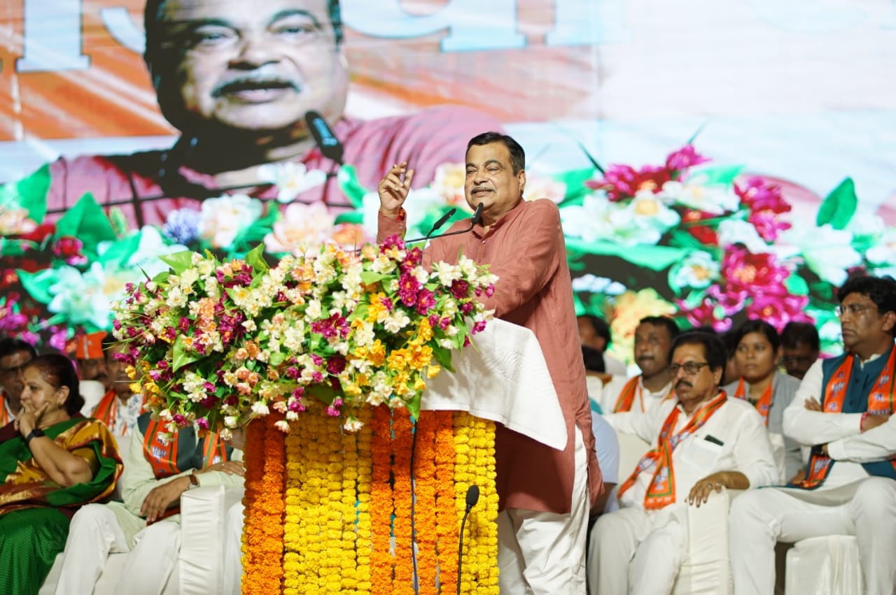 Nitin Gadkari and CM Shivraj arrived in Khandwa to inaugurate BJP's Jan Ashirwad Yatra.