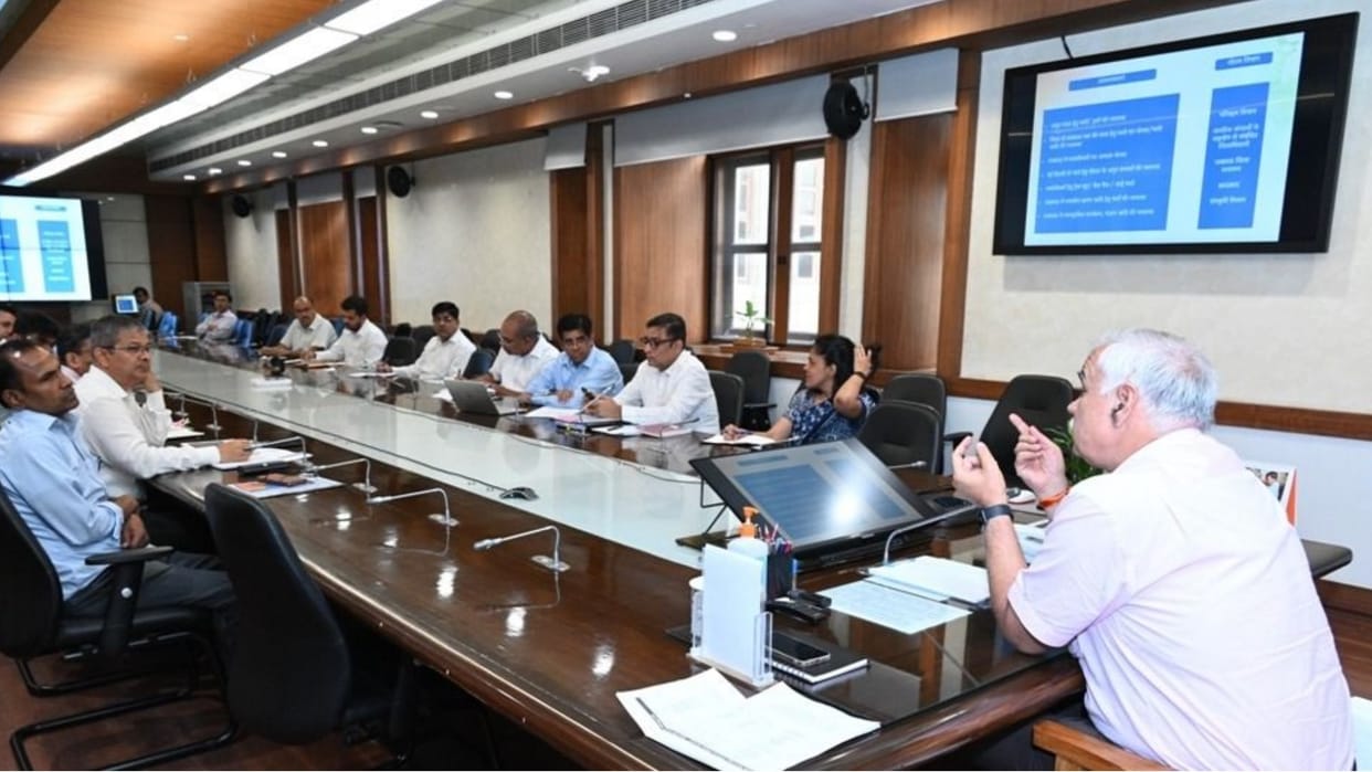 UP Chief secretary reviewed the meri mati mera desh programme.