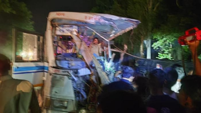 Major accident in Barabanki: Bus collides with bar laden truck on Bahraich Highway, three dead