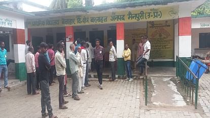 By Elections are being held on vacant panchayat seats in Kasganj Mainpuri and Firozabad