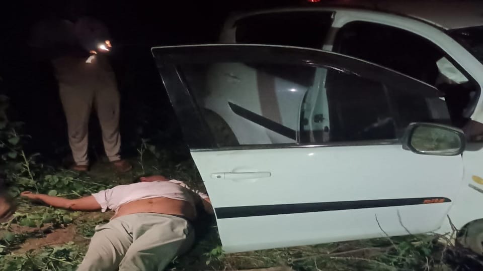 Car collides with tree in Mahendragarh, one person dies in road accident, police engaged in investigation