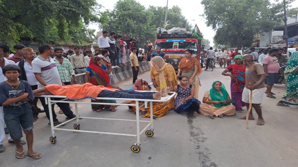 concrete roof fell under its debris one laborer died while two injured during demolition of old house in Agra