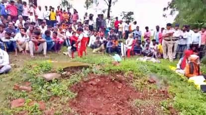 Saint of Omkareshwar temple in Vidisha cured of Hanuman ji's idol inside the land